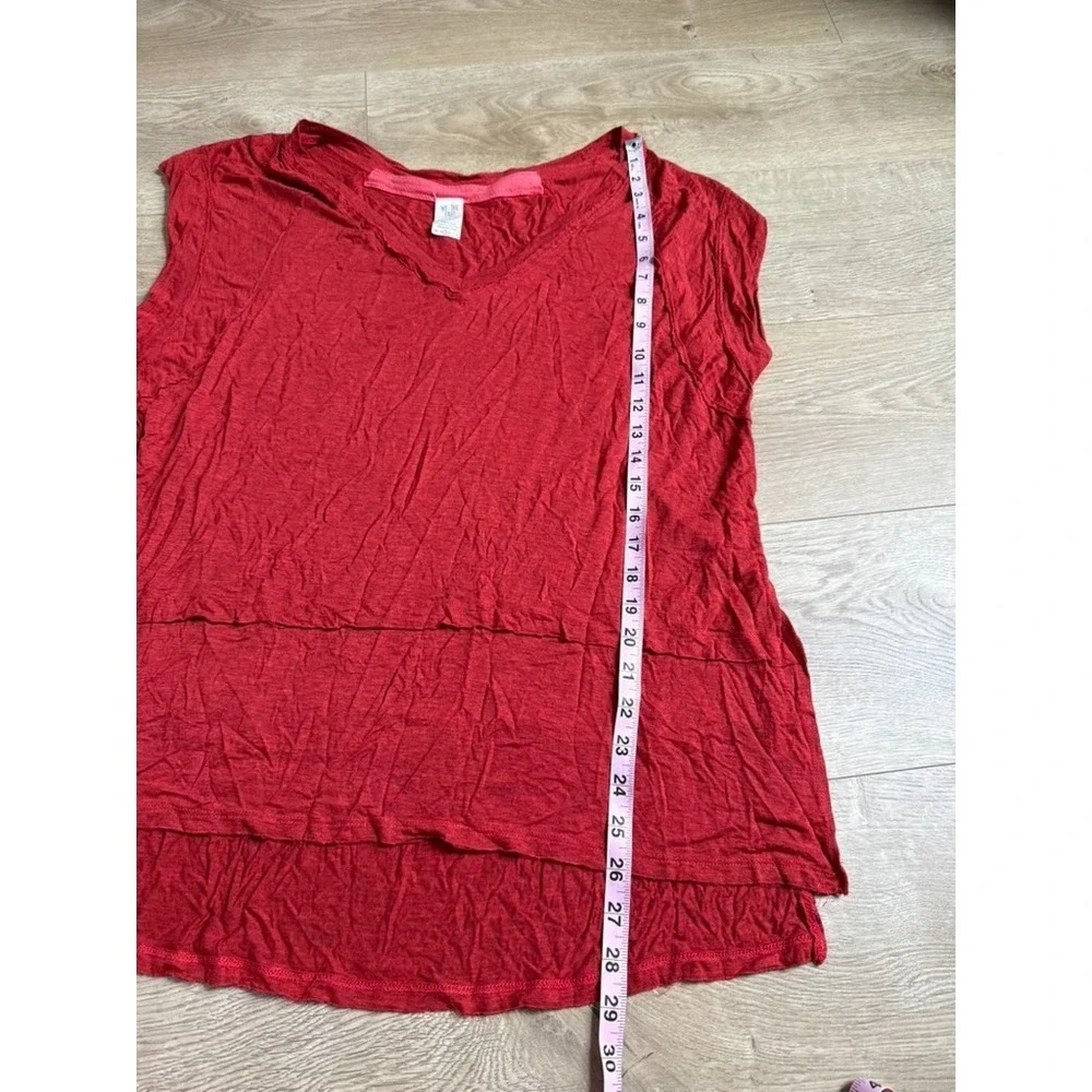EUC Womens red We the Free Free People sleeveless V-neck‎ top layered hem size S